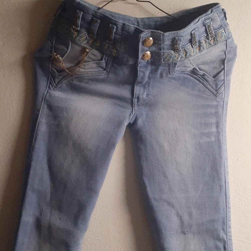 Esencial Jean's